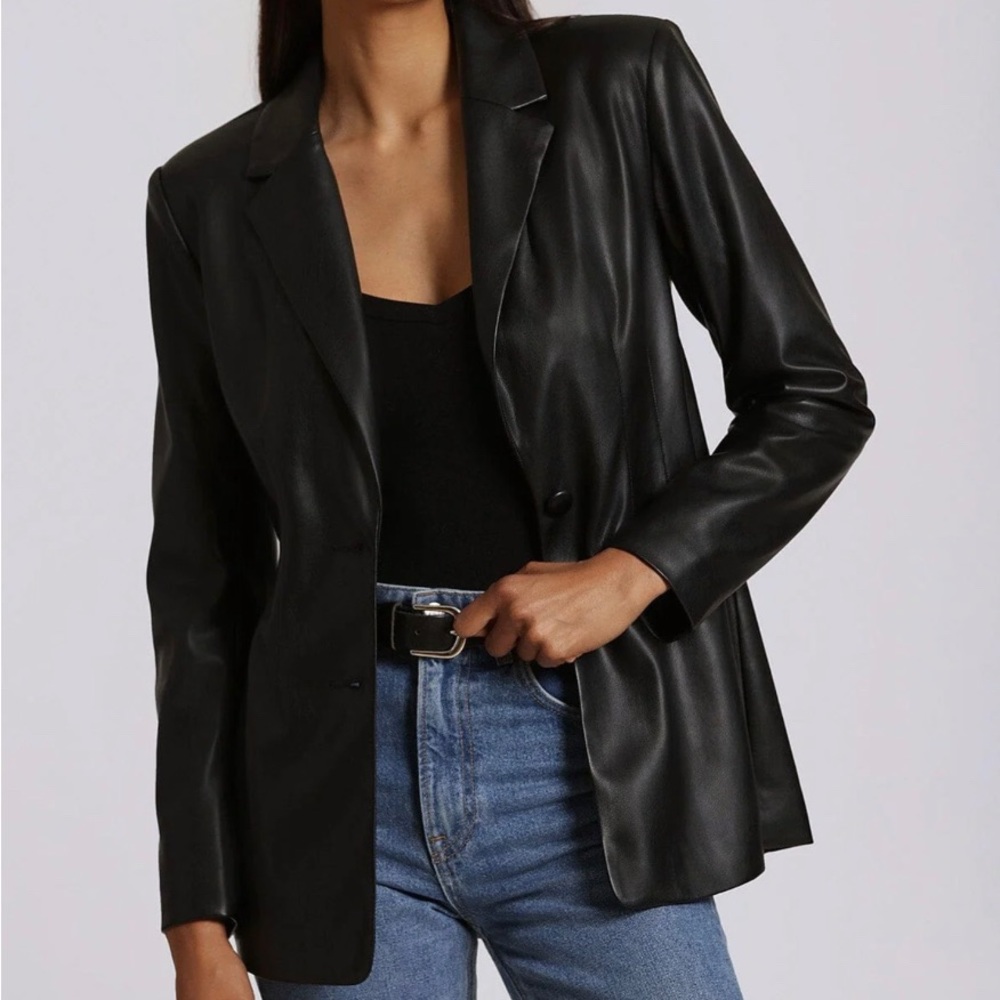 Avec Les Filles FAUX-EVER LEATHER™ SCULPTED BLAZER